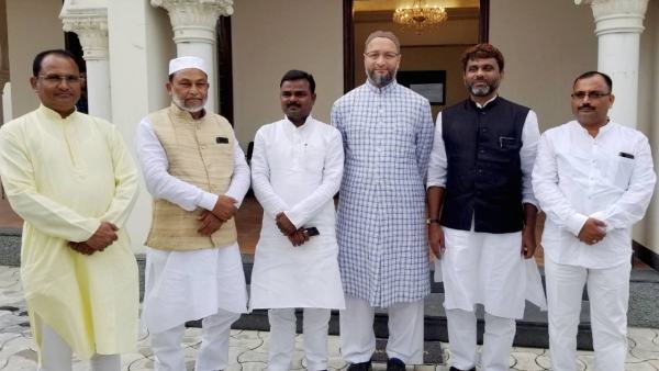 ओवैसी ने ममता बनर्जी के साथ चुनाव पूर्व गठबंधन का दांव जरूर खेला है