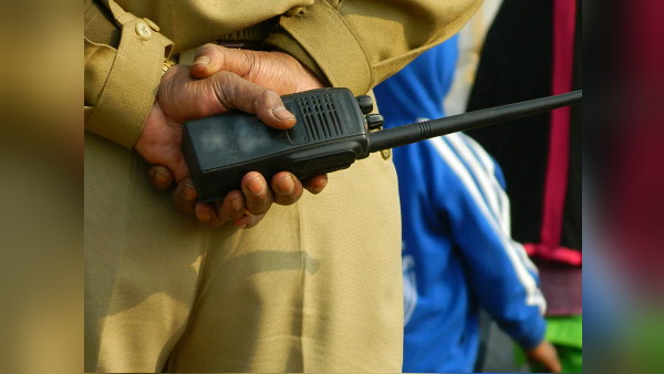communal fight with knife and Swords Over Loud Sound In Amroli surat district communal fight with knife and Swords Over Loud Sound In Amroli surat district