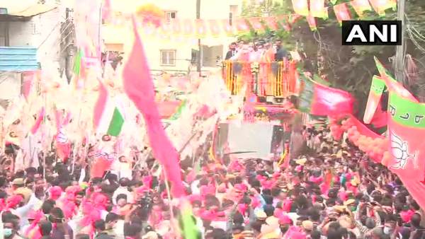 amit shah hyderabad visit, amit shah in hyderabad, amit shah, elections, hyderabad, telangana, ghmc elections, bjp, bjp leader amit shah, home minister amit shah, तेलंगाना, हैदराबाद, जीएचएमसी चुनाव 2020, जीएचएमसी चुनाव, अमित शाह, अमित शाह रोज शो, गृहमंत्री अमित शाह amit shah hyderabad visit, amit shah in hyderabad, amit shah, elections, hyderabad, telangana, ghmc elections, bjp, bjp leader amit shah, home minister amit shah, तेलंगाना, हैदराबाद, जीएचएमसी चुनाव 2020, जीएचएमसी चुनाव, अमित शाह, अमित शाह रोज शो, गृहमंत्री अमित शाह