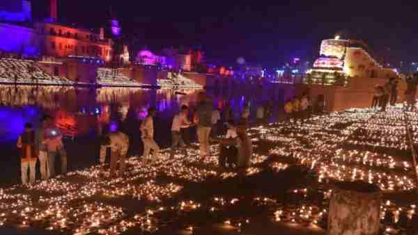 5.51 लाख दीयों को प्रज्जवलित कर कार्यक्रम को ऐतिहासिक बनाने की तैयारी