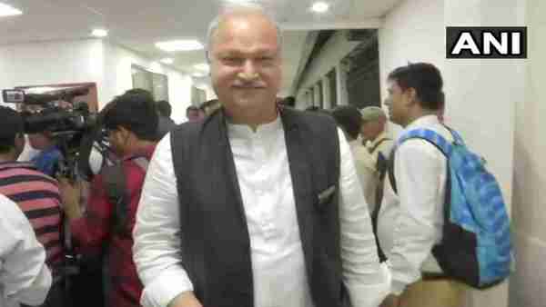 बिहार: क्या मुसलमान विधायक संस्कृत में शपथ नहीं ले सकते? बिहार: क्या मुसलमान विधायक संस्कृत में शपथ नहीं ले सकते?