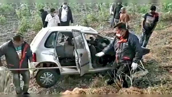 Four people lost lives in Surendranagar Car accident (Gujarat News) Four people lost lives in Surendranagar Car accident (Gujarat News)