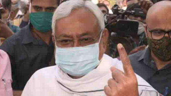 लगातार 15 सालों से काम कर रहे हैं तभी बिहार आगे बढ़ा है लगातार 15 सालों से काम कर रहे हैं तभी बिहार आगे बढ़ा है
