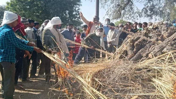 CRPF Jawan Vikas Dara funeral in Kishorpura Jhunjhunu Rajasthan CRPF Jawan Vikas Dara funeral in Kishorpura Jhunjhunu Rajasthan