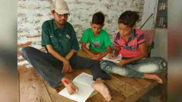 Ehtisham did not accept defeat due to disability, did not get a job now giving education to children for free Ehtisham did not accept defeat due to disability, did not get a job now giving education to children for free