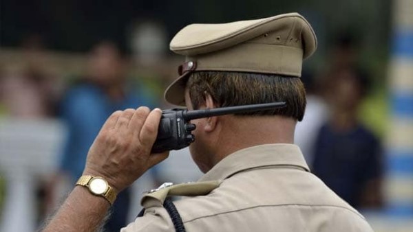 constable allegedly beats retired army man and his son in agra constable allegedly beats retired army man and his son in agra
