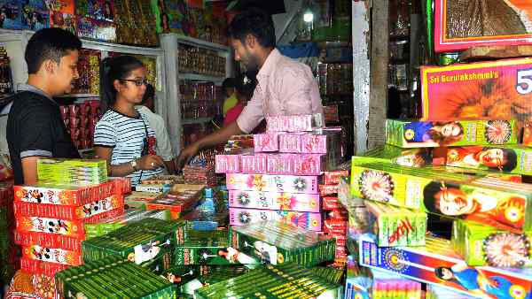 Directive issued in Telangana and Thiruvananthapuram on sale and use of firecrackers during Diwali Directive issued in Telangana and Thiruvananthapuram on sale and use of firecrackers during Diwali