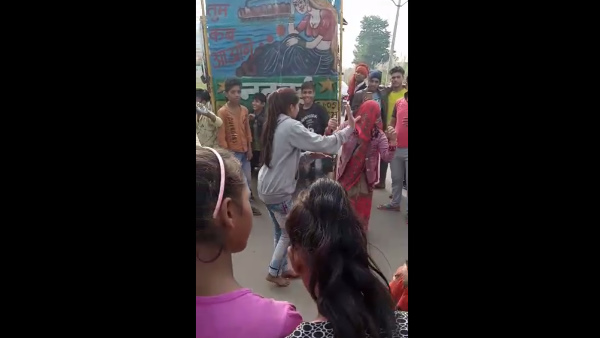 नाचते-गाते पहुंचे मुक्तिधाम