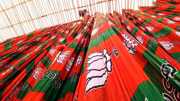 Gujarat Bypolls Results 2020 Updates: BJP leads on all 8 seats, closes margin in Morbi Gujarat Bypolls Results 2020 Updates: BJP leads on all 8 seats, closes margin in Morbi