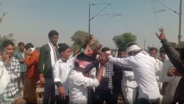 Gurjar movement Third day : Gurjar dance video viral on railway tracks Gurjar movement Third day : Gurjar dance video viral on railway tracks