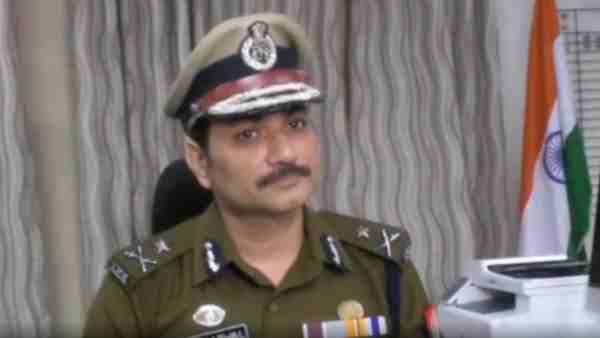 SIT submits investigation report to Kanpur IG Mohit Aggarwal in 14 cases of love jihad SIT submits investigation report to Kanpur IG Mohit Aggarwal in 14 cases of love jihad