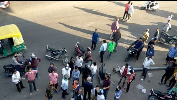 ऑडी ने खम्भे के भी मारी टक्कर