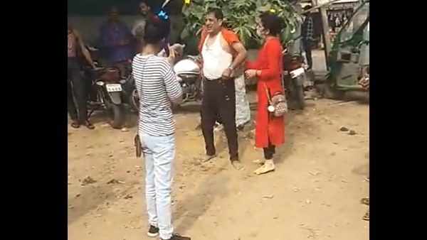 jalaun congress leader beaten by girls Allegedly Tried To Molest jalaun congress leader beaten by girls Allegedly Tried To Molest
