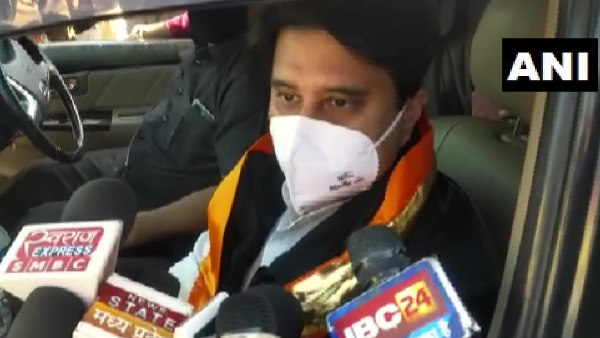 Jyotiraditya Scindia meeting with Madhya Pradesh CM Shivraj Singh Chouhan Jyotiraditya Scindia meeting with Madhya Pradesh CM Shivraj Singh Chouhan