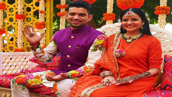 मेहंदी की रस्मों के साथ शुरू हुई कंगना के भाई की प्री-वेडिंग सेरेमनी