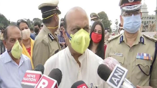 बेंगलुरु हिंसा: कांग्रेस नेता संपत राज के खिलाफ लुकआउट नोटिस जारी बेंगलुरु हिंसा: कांग्रेस नेता संपत राज के खिलाफ लुकआउट नोटिस जारी