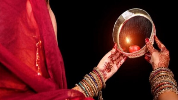 सुहागिन महिलाओं के लिए महत्वपूर्ण होता है करवा चौथ