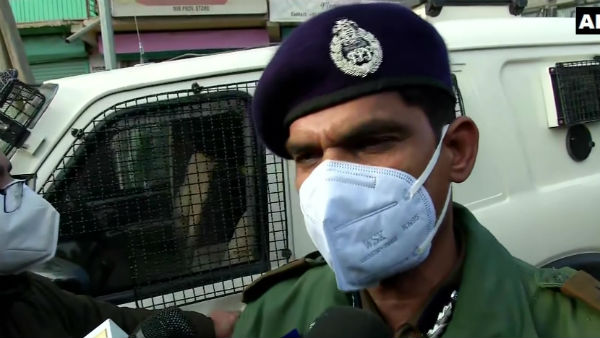 J&K: श्रीनगर में आतंकी हमला, 2 जवान शहीद, J&K: श्रीनगर में आतंकी हमला, 2 जवान शहीद,
