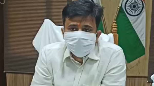 Doctor and staff murdered a girl after physical attack in hospital Doctor and staff murdered a girl after physical attack in hospital