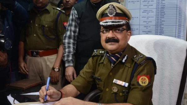 cm yogi removes lucknow police commissioner sujeet pandey over poisonous liquor case matter cm yogi removes lucknow police commissioner sujeet pandey over poisonous liquor case matter