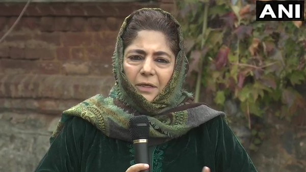 Mehbooba Mufti said that Kashmir issue cannot be solved without Article 370 being implemented. Mehbooba Mufti said that Kashmir issue cannot be solved without Article 370 being implemented.