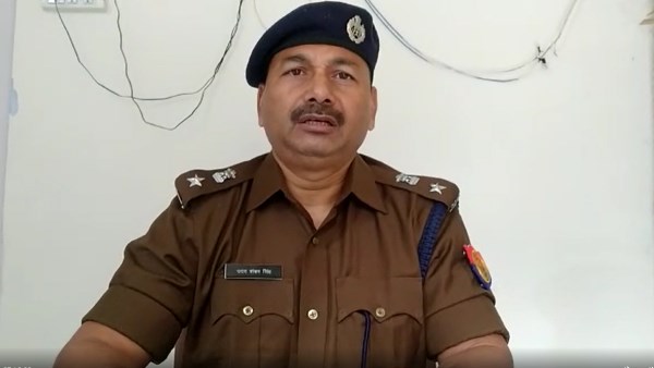 three miscreants handcuffed by police in mathura three miscreants handcuffed by police in mathura