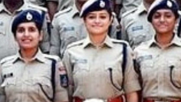 'कैसे-कैसे लोग ऑफिसर बन जाते हैं'