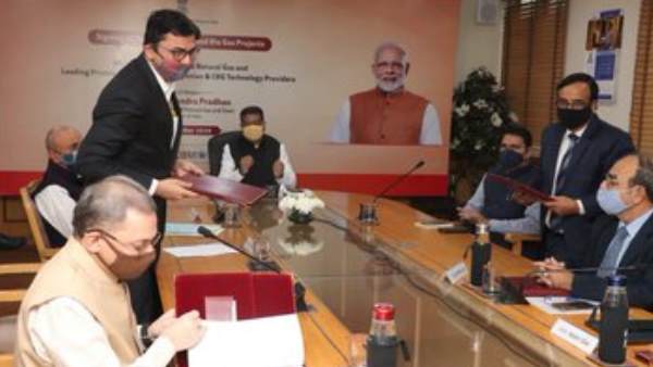 Compressed Biogas Plant, dharmendra pradhan, MoUs, Ministry of Petroleum and Natural Gas, private sector, Compressed Bio-Gas plant, latest hindi news, hindi news, news in hindi, hindi news today, hindi news live, Petroleum, धर्मेंद्र प्रधान, पेट्रोलियम और प्राकृतिक गैस मंत्रालय, कंप्रेस्ड बायो गैस, निजी सेक्टर Compressed Biogas Plant, dharmendra pradhan, MoUs, Ministry of Petroleum and Natural Gas, private sector, Compressed Bio-Gas plant, latest hindi news, hindi news, news in hindi, hindi news today, hindi news live, Petroleum, धर्मेंद्र प्रधान, पेट्रोलियम और प्राकृतिक गैस मंत्रालय, कंप्रेस्ड बायो गैस, निजी सेक्टर