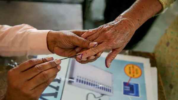 India Today-Axis Exit Poll:BJP and Congress are getting so many seats in Gujarat by-election India Today-Axis Exit Poll:BJP and Congress are getting so many seats in Gujarat by-election