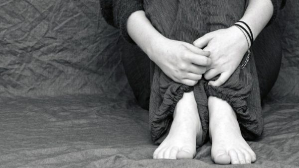 man handcuffed by police for misdeeds his minor daughter in pratapgarh man handcuffed by police for misdeeds his minor daughter in pratapgarh