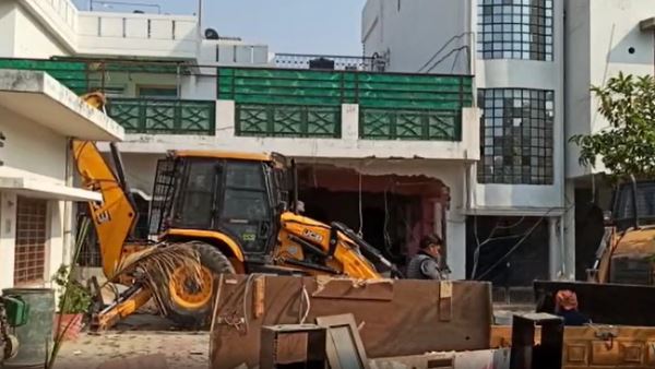 atiq ahmad relative illegal house demolished in prayagraj atiq ahmad relative illegal house demolished in prayagraj