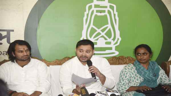 Did Congress do the same to Tejashwi Yadav in Bihar as it did to Akhilesh in UP Did Congress do the same to Tejashwi Yadav in Bihar as it did to Akhilesh in UP