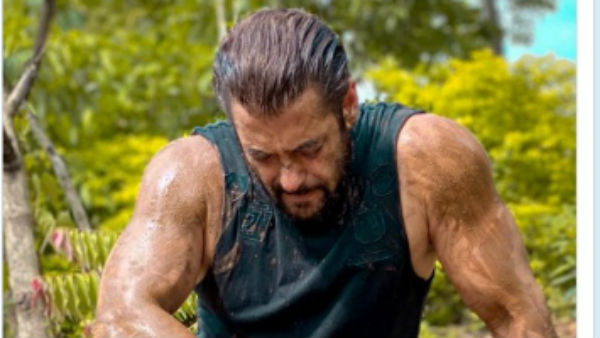 Shirtless सलमान खान ने की काले घोड़े की सवारी, उड़ा मजाक Shirtless सलमान खान ने की काले घोड़े की सवारी, उड़ा मजाक