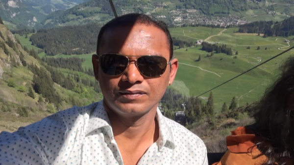 वेटर के रूप में भी किया काम