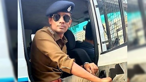 सड़क पर बदमाशों से जूझा 'असली सिंघम'