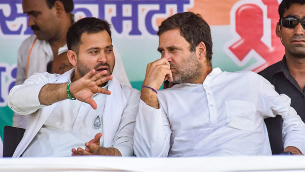 क्या कांग्रेस के 'हाथ' में परिवार की 'हथकड़ी' बंध गई है?