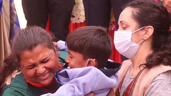 कौन हैं हर्ष को गोद लेने वाली महिला
