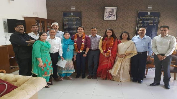 यूपीएससी टॉपर टीना डाबी का परिवार