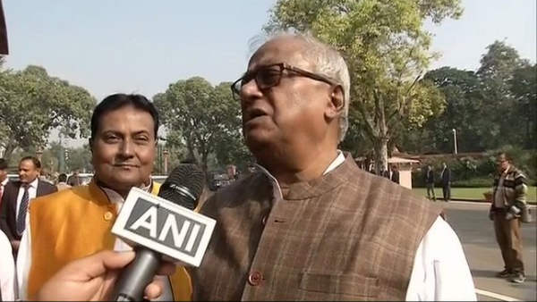 अगले साल के शुरूआत में पश्चिम बंगाल में विधानसभा चुनाव होने है। इसे लेकर प्रदेश में राजनीतिक घमासान मचा हुआ है। अगले साल के शुरूआत में पश्चिम बंगाल में विधानसभा चुनाव होने है। इसे लेकर प्रदेश में राजनीतिक घमासान मचा हुआ है।