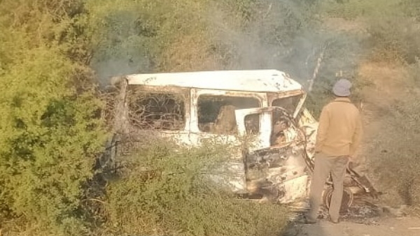 Seven people killed in collission between a truck and a car in Patdi Seven people killed in collission between a truck and a car in Patdi