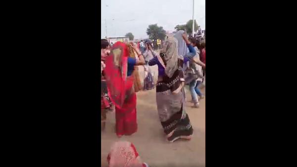 गाजे बाजे से निकाली शवयात्रा