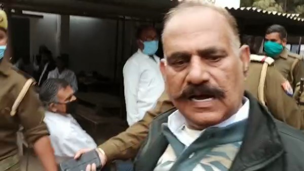 MLA Vijay Mishra sent to 14 day judicial custody in extortion case MLA Vijay Mishra sent to 14 day judicial custody in extortion case