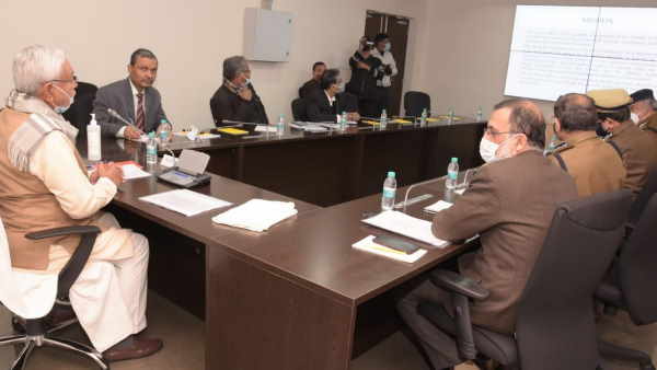 cm nitish kumar visit police headquarter and did meeting with dig cm nitish kumar visit police headquarter and did meeting with dig