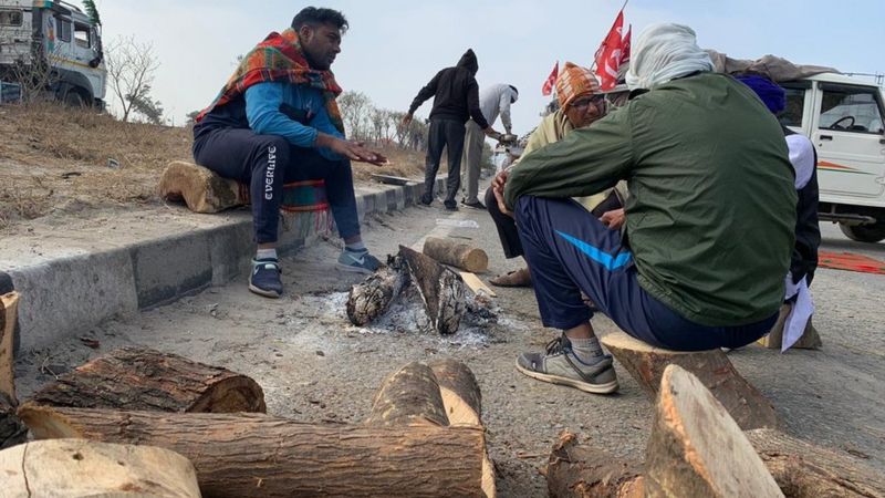 किसान आंदोलनः कड़ाके की ठंड में खुले आसमान तले फ़रियाद - ग्राउंड रिपोर्ट किसान आंदोलनः कड़ाके की ठंड में खुले आसमान तले फ़रियाद - ग्राउंड रिपोर्ट