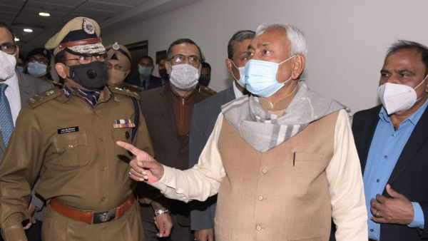 cm nitish kumar visit police headquarter and did meeting with dig cm nitish kumar visit police headquarter and did meeting with dig