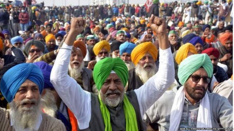 किसान आंदोलन: महीने भर बाद भी कैसे मोर्चे पर डटे हुए हैं लोग किसान आंदोलन: महीने भर बाद भी कैसे मोर्चे पर डटे हुए हैं लोग