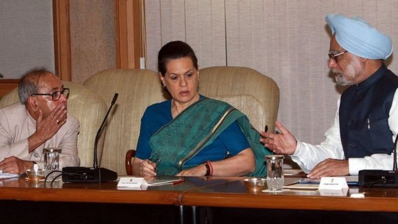 प्रणब मुखर्जी की आने वाली किताब पर आपस में भिड़े उनके बेटे-बेटी प्रणब मुखर्जी की आने वाली किताब पर आपस में भिड़े उनके बेटे-बेटी