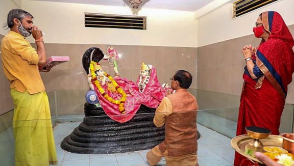 आक्रामक हिंदुत्व की राह पर चले चौथी बार सीएम बने शिवराज आक्रामक हिंदुत्व की राह पर चले चौथी बार सीएम बने शिवराज