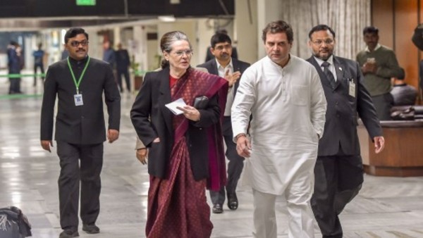 कांग्रेस भले बर्बाद हो जाए लेकिन इसे संभालेंगे सिर्फ सोनिया और राहुल ही! कांग्रेस भले बर्बाद हो जाए लेकिन इसे संभालेंगे सिर्फ सोनिया और राहुल ही!