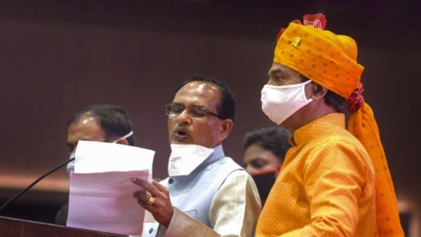 आक्रामक हिंदुत्व की राह पर चले चौथी बार सीएम बने शिवराज आक्रामक हिंदुत्व की राह पर चले चौथी बार सीएम बने शिवराज